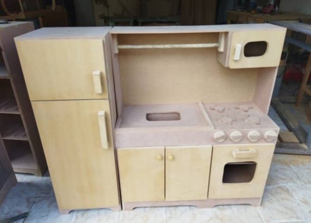 Jogo de cozinha infantil com pia, fogão e geladeira